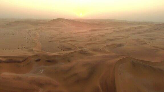 穿越浩瀚的沙漠