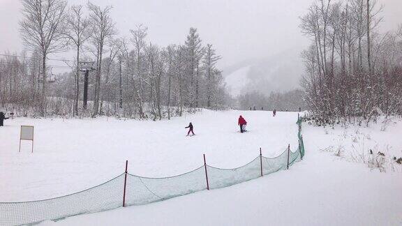 北海道二世谷滑雪胜地的缆车