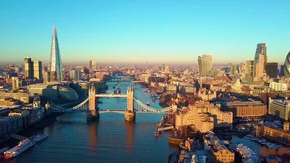 航拍伦敦和泰晤士河的城市景观