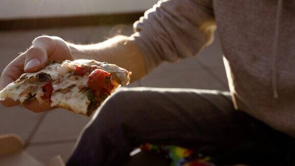 吃新鲜的热披萨