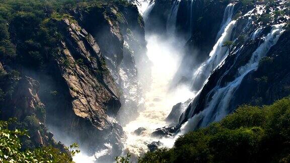 纳米比亚北部库内内河上的卢阿卡纳瀑布
