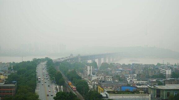 白天时间武汉最著名的寺庙屋顶城市景观交通大桥全景4k中国