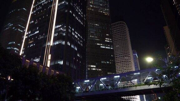 夜晚灯火通明广州市市中心交通路侧全景4k中国