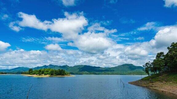 太湖热带风情岛蓝天白云