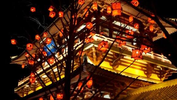 中国陕西西安庆祝中国春节的灯饰表演