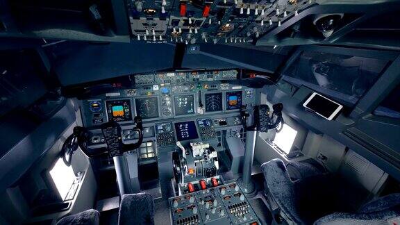 飞行模拟器的空驾驶舱