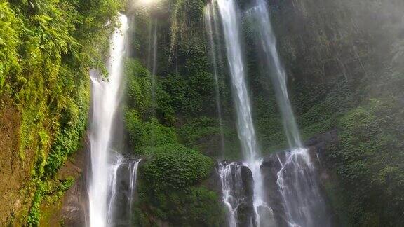 塞坎普尔瀑布位于印度尼西亚巴厘岛的中心慢镜头4K超高清