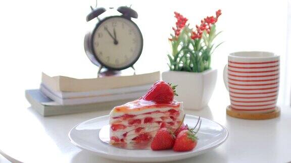 草莓可丽饼与草莓奶油与摄影运动