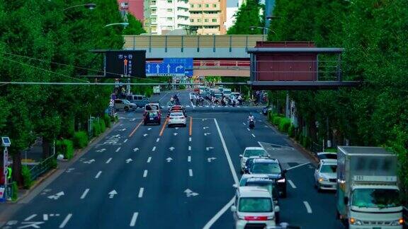 东京Oume大街上的一个微型城市街道的时间推移日间倾斜