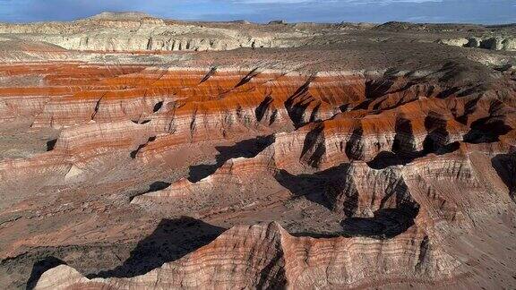 无人机拍摄的犹他州卡纳布附近的粘土干燥峡谷