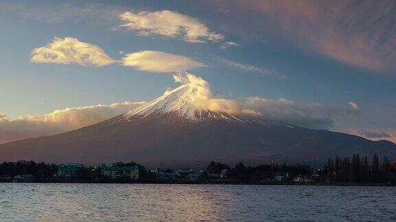 川口湖富士山的时间流逝