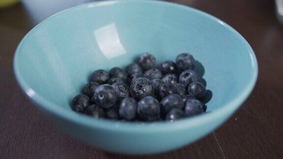 小碗蓝莓