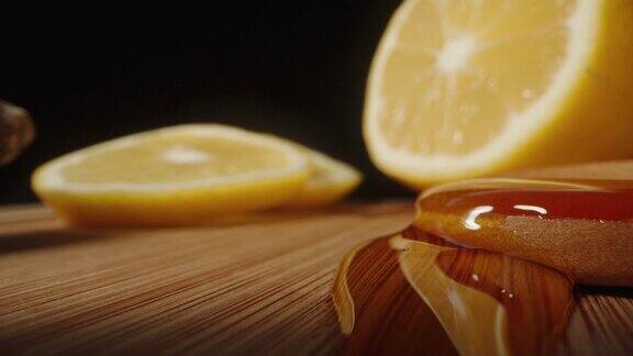 姜根放在竹桌上柠檬片加蜂蜜多莉滑块内部特写