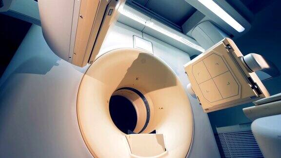 断层扫描机的元件移动一台空的MRICTPET扫描仪