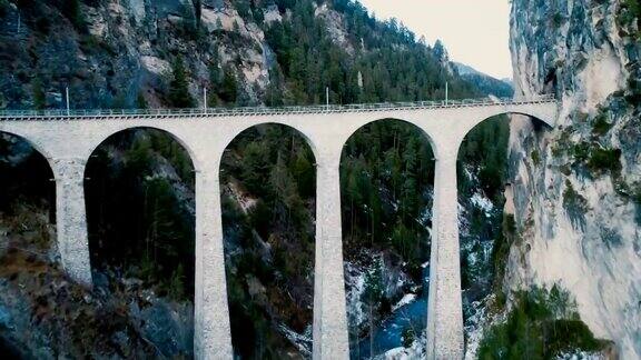 瑞士Landwasser高架桥鸟瞰图
