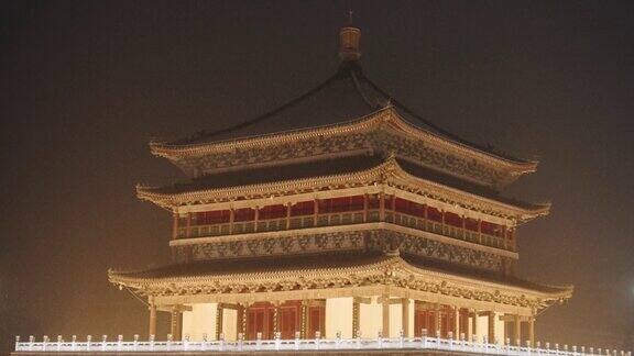 雪夜的西安钟楼中国