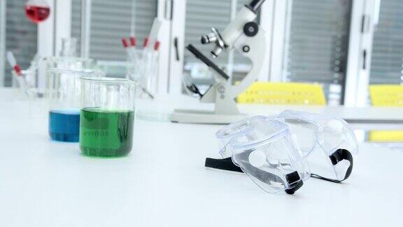 STEM教育课堂实验设备烧杯显微镜