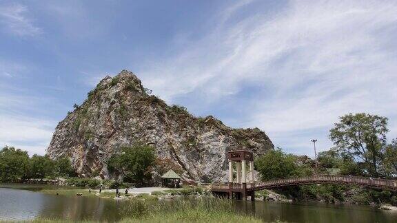 KhaoNgu石头公园是位于泰国Ratchaburi的一系列石灰岩小山;改变运动