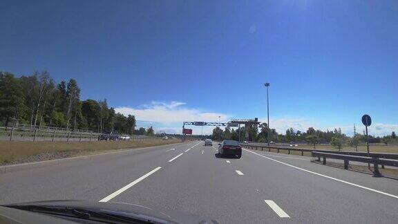 联邦高速公路“斯堪的纳维亚”是一个高速公路的入口圣彼得堡俄罗斯