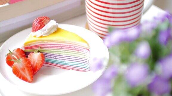 彩虹多色草莓饼