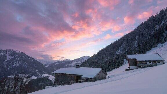 冬季在奥地利阿尔卑斯山日落的时间流逝