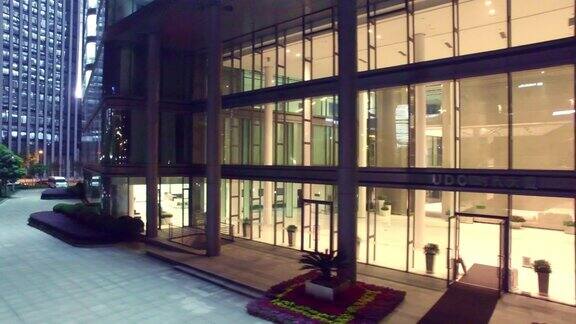 现代办公大楼玻璃幕墙在杭州晚上4k
