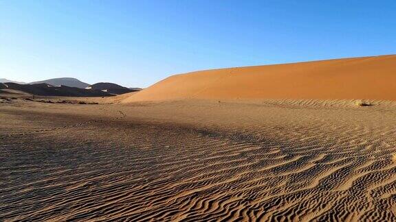 平坦的沙漠土地和沙丘在纳米比亚4k视频