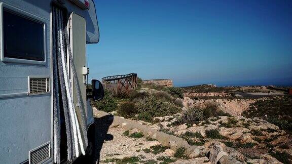 西班牙海岸的篷车卡波·德·加塔