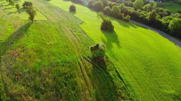 在乡村农田上空飞行的无人机镜头
