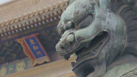 中国北京紫禁城内的大型皇家狮子雕像