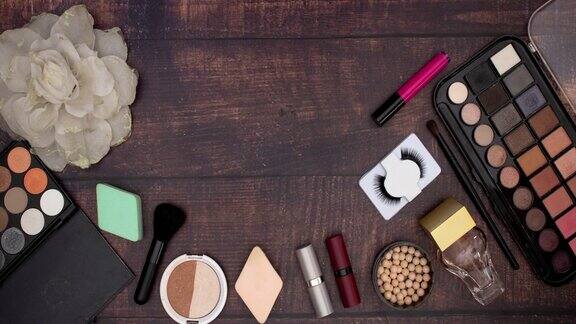 化妆化妆品和美容产品的木制背景-停止运动