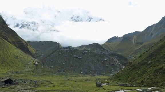 萨尔坎泰山脉徒步旅行