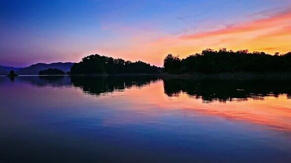 千岛湖日落时的自然景观