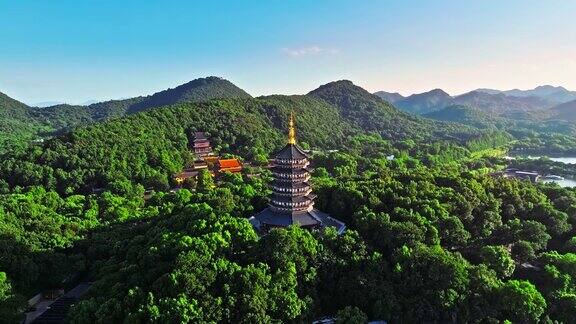 鸟瞰中国浙江省杭州市美丽的西湖自然风光