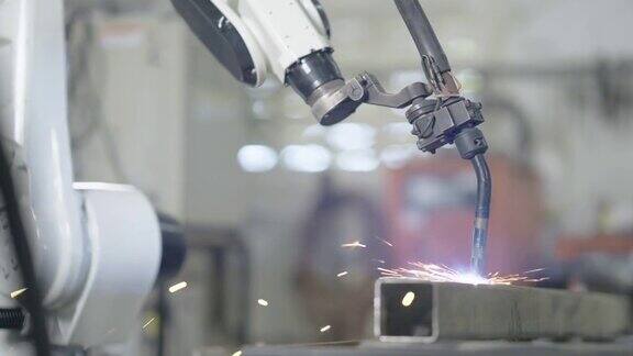 智能工业机器人手臂焊接试运行程序为数字化工厂生产技术4.0产业