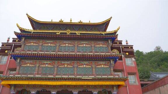 塔尔寺是中国青海省西宁市湟中县的一座藏传佛教寺院