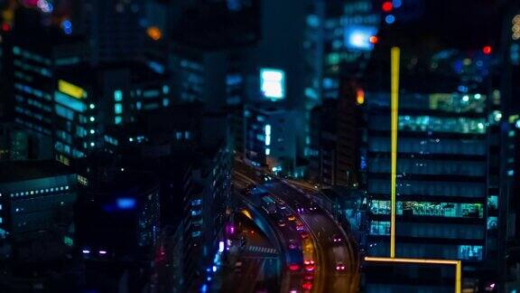 一个夜晚的时间推移的微型高速公路在东京的城市高角度倾斜屎