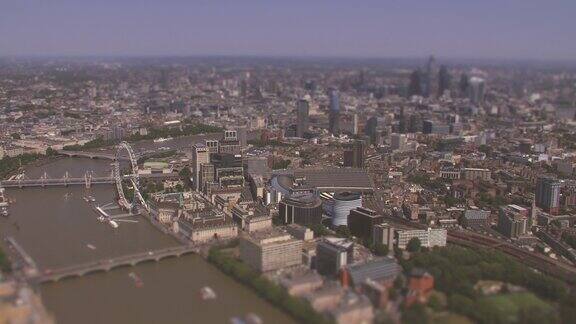 英国伦敦市中心和泰晤士河的鸟瞰图带有倾斜偏移微缩图像效果4k