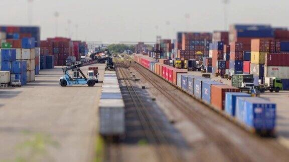 铁路集装箱堆场货运列车与物流作业的4K延时