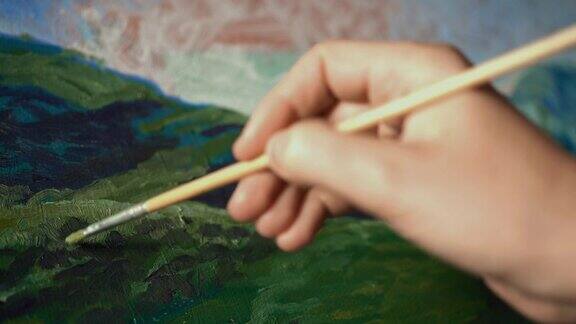 艺术家画一幅油画画家在起作用
