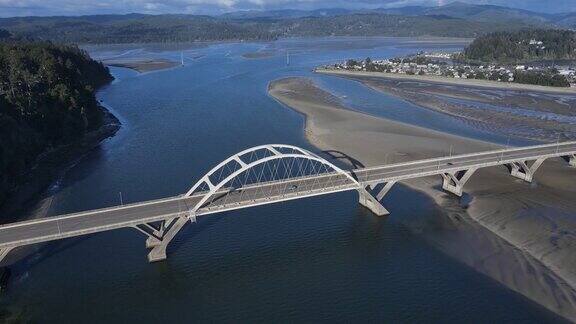 沃尔德波特阿尔西湾大桥101公路俄勒冈州中部海岸太平洋西北无人机空中