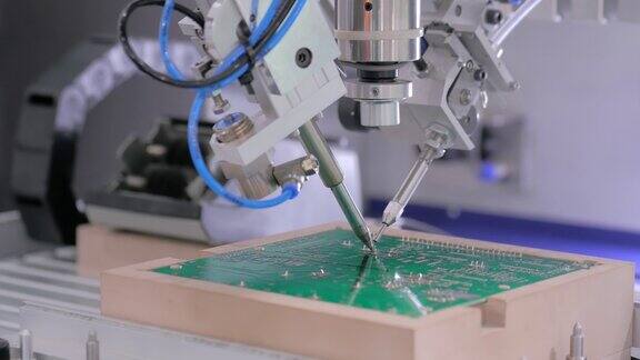 在工厂将元器件选择性焊接到印刷电路板的工艺