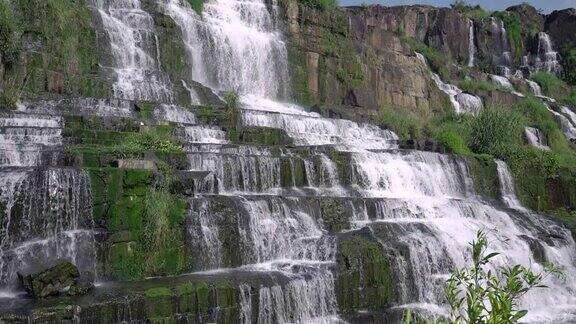 越南大叻高原上的神秘瀑布