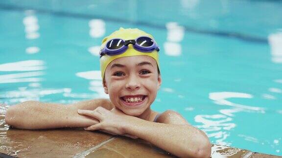 没有什么比学游泳更能培养孩子的自信心了