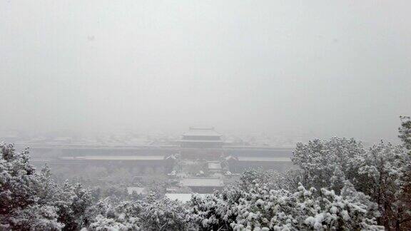 北京景山公园在下雪