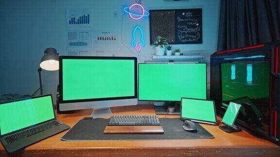 桌面电脑模拟绿屏色度键在桌面上的家庭办公室