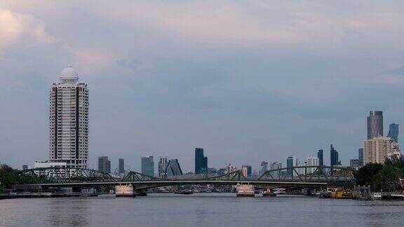 以湄南河纪念桥为背景日以继夜泰国曼谷;改变运动