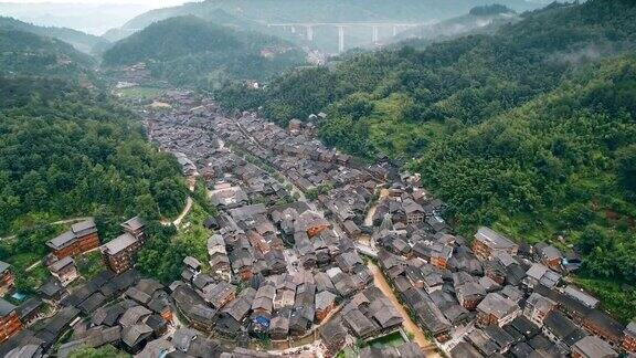 中国贵州肇兴东村清晨鸟瞰图