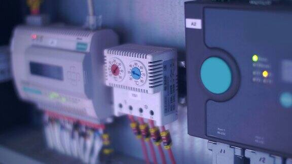 电气控制单元、传感器控制电路及互联网交通设备