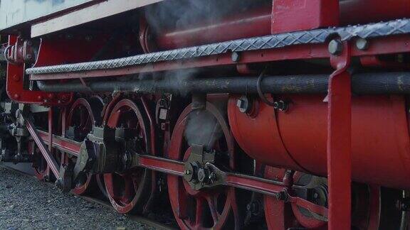 古老的窄轨铁路蒸汽机车4K列车